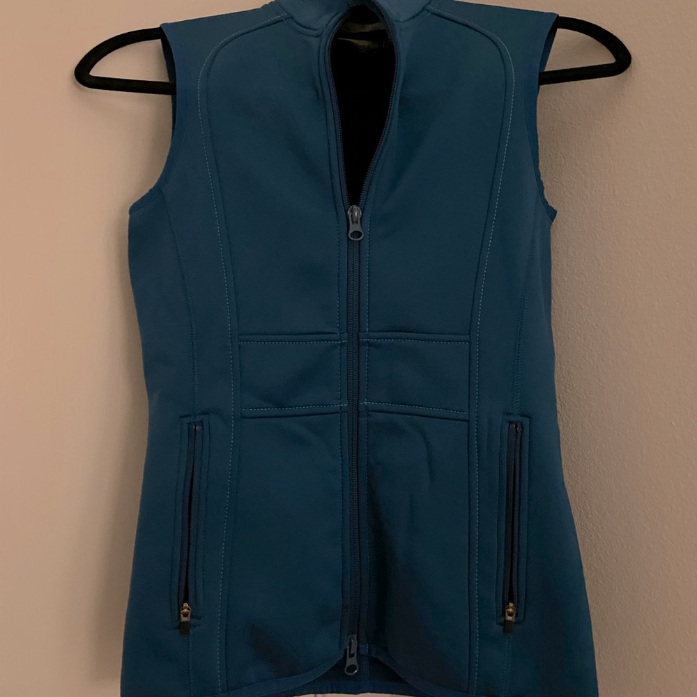 Fitted zip up vest